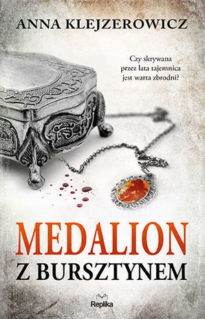 Medalion z bursztynem